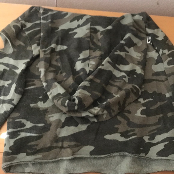Cropped camouflaged sweater from Justice!! 🤍 - Picture 2 of 3
